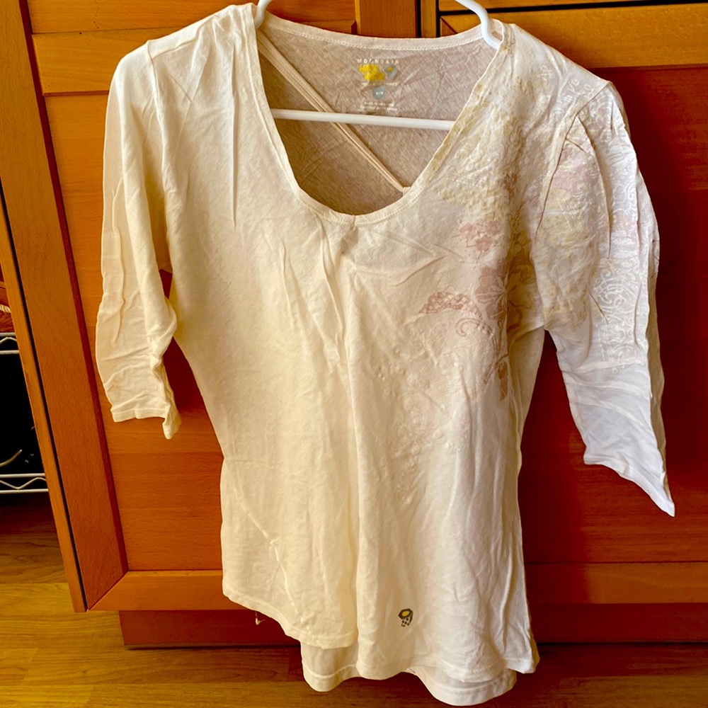 Women’s Mountain Hardware 3/4 sleeve Top Size Medium